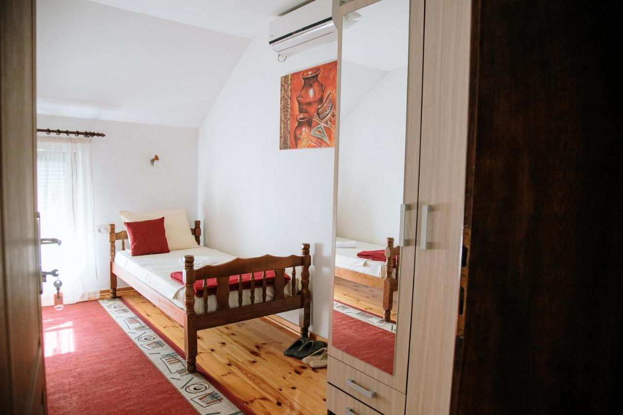 Apartment Ikar Mostar Buitenkant foto
